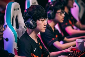 南宫28-包含JackeyLove回归赛场，赛事规则更新首场状态亮眼，美国队观众沸腾！的词条